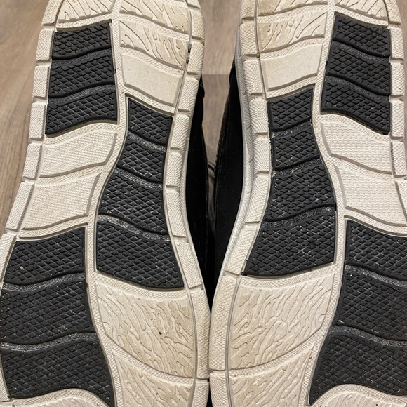 Teen size 5 all weather boots - Picture 3 of 4